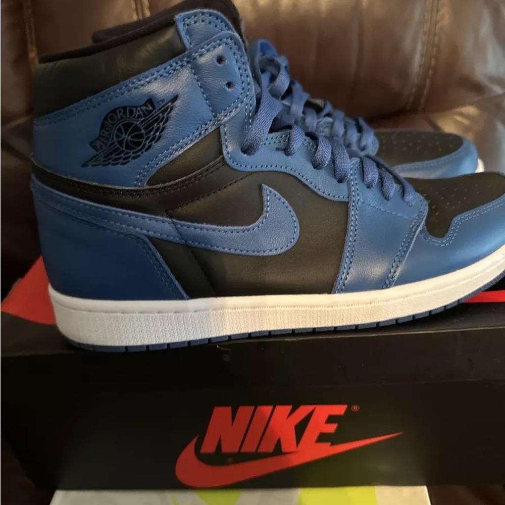 Retro Jordan 1 reverse royal men size 10 pre-owed